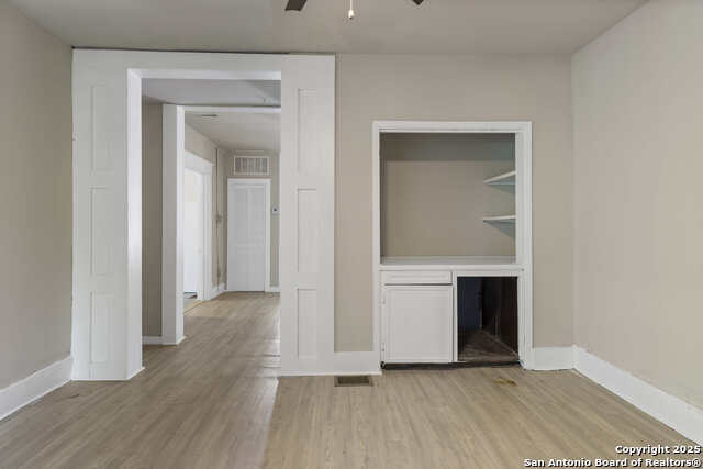 Listing photo id 24 for 2024 S Flores