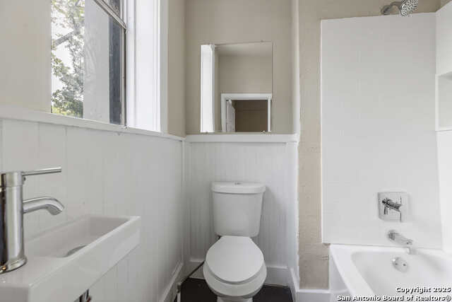 Listing photo id 26 for 2024 S Flores
