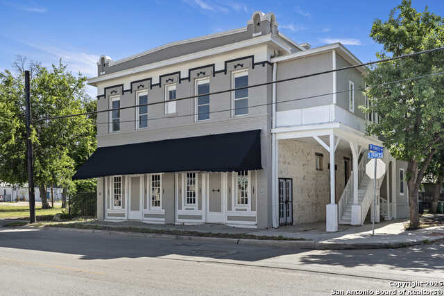 Listing photo id 1 for 2024 S Flores