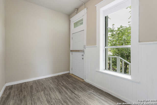 Listing photo id 28 for 2024 S Flores