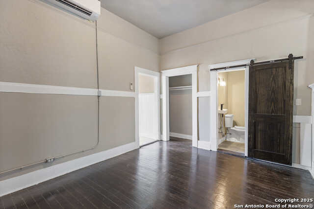 Listing photo id 42 for 2024 S Flores