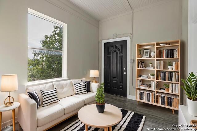 Listing photo id 46 for 2024 S Flores