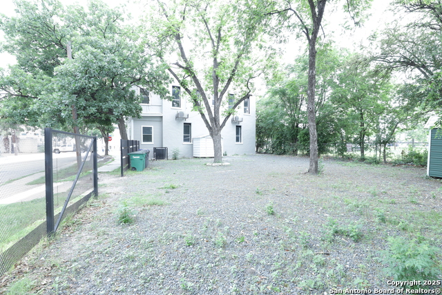 Listing photo id 53 for 2024 S Flores