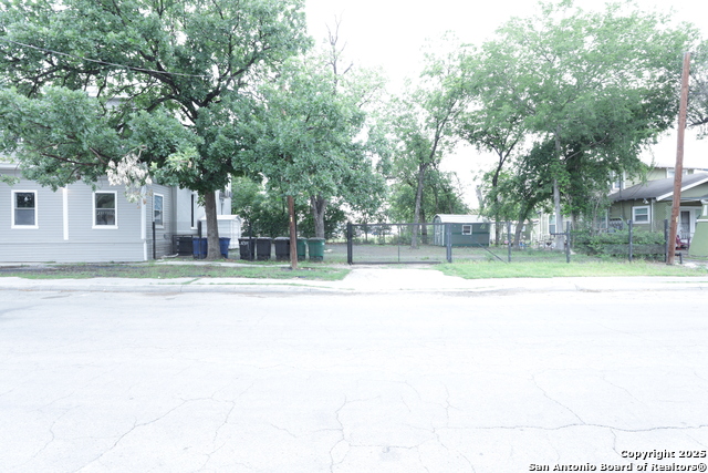 Listing photo id 54 for 2024 S Flores