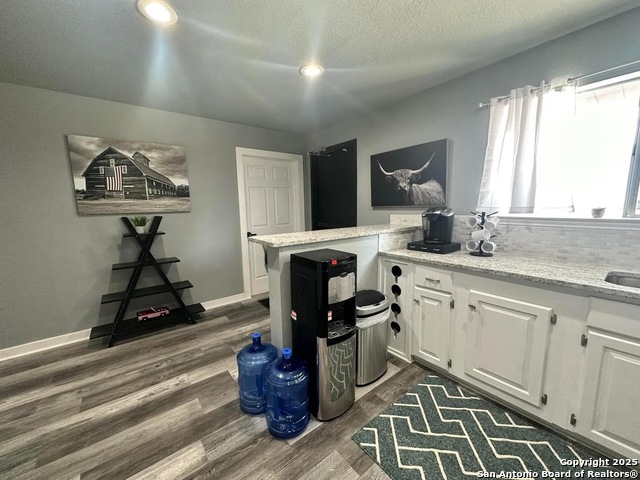 Listing photo id 0 for 212 Rosewood