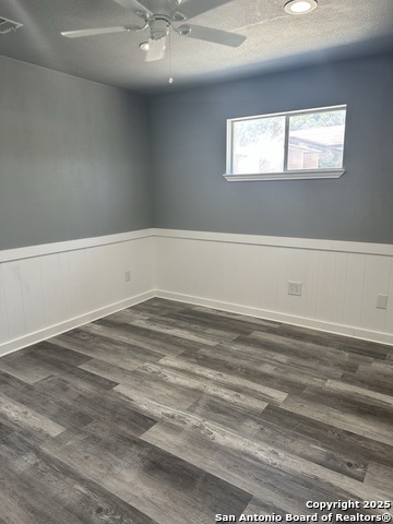 Listing photo id 1 for 212 Rosewood