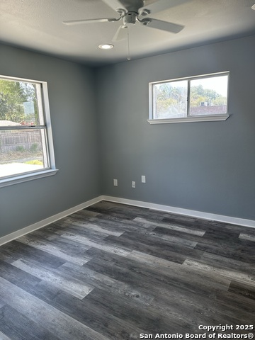 Listing photo id 2 for 212 Rosewood