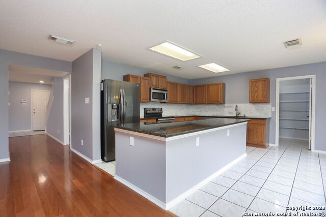 Image 12 of 33 For 2558 Ashley Oak Dr