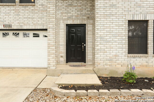 Image 3 of 33 For 2558 Ashley Oak Dr