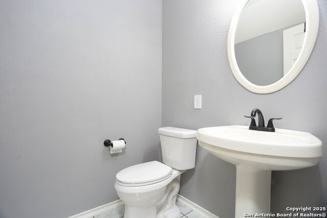 Image 8 of 33 For 2558 Ashley Oak Dr
