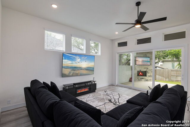 Image 13 of 38 For 418 Corwin Springs