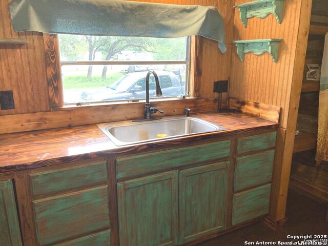 Listing photo id 8 for 155 Paloma Dr.