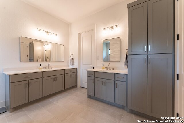 Image 13 of 29 For 435 Arthur Court