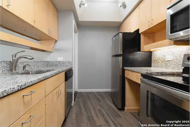 Image 4 of 14 For 8642 Fredericksburg  309