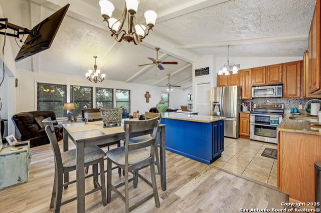 Listing photo id 8 for 1303 Canyon Edge