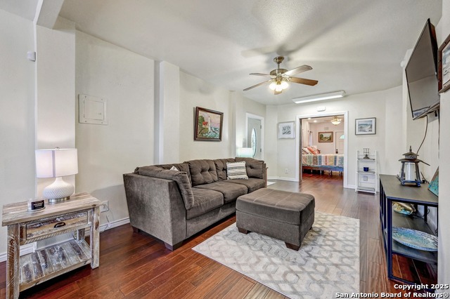 Listing photo id 12 for 1303 Canyon Edge