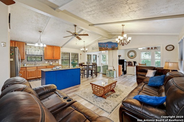 Listing photo id 6 for 1303 Canyon Edge