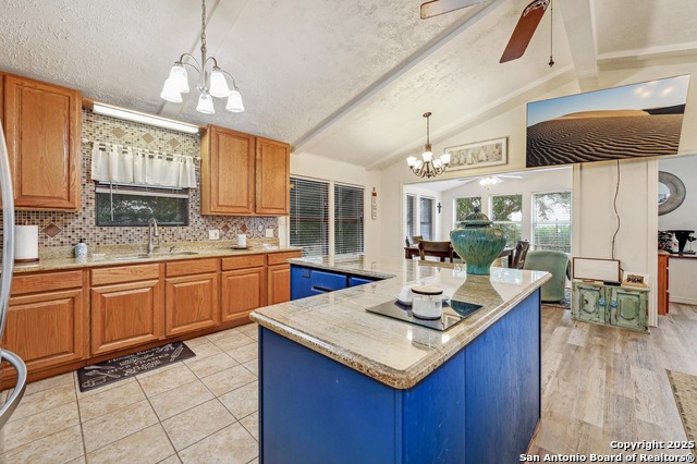 Listing photo id 7 for 1303 Canyon Edge