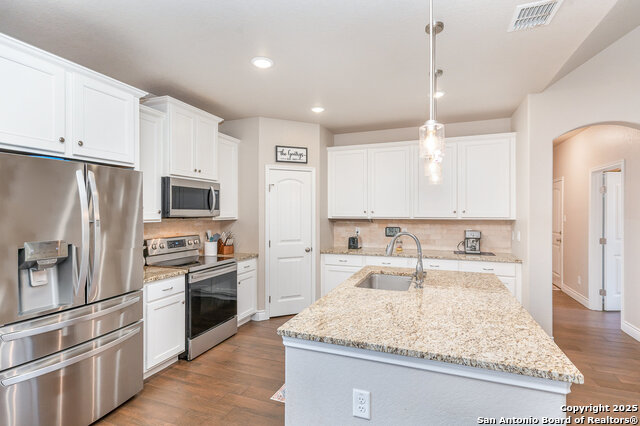 Listing photo id 8 for 1345 Birch Lane
