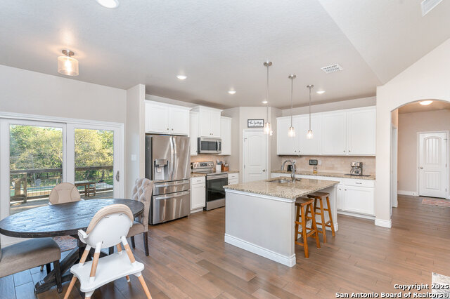 Listing photo id 11 for 1345 Birch Lane