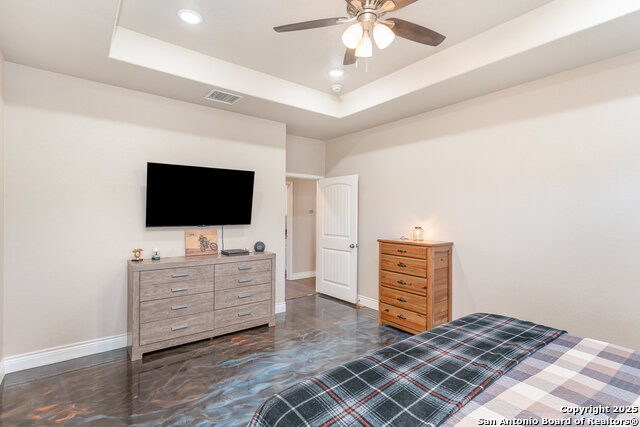 Listing photo id 13 for 1345 Birch Lane