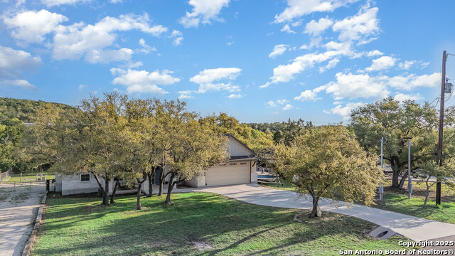 Listing photo id 31 for 1345 Birch Lane