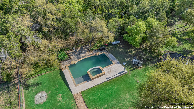 Listing photo id 33 for 1345 Birch Lane