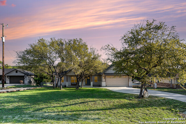 Listing photo id 2 for 1345 Birch Lane