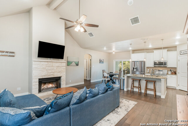 Listing photo id 5 for 1345 Birch Lane