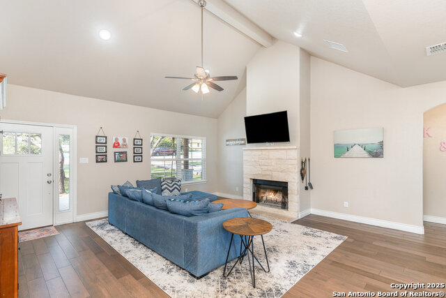 Listing photo id 6 for 1345 Birch Lane