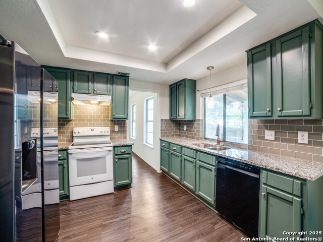 Listing photo id 9 for 5123 Timber Trace