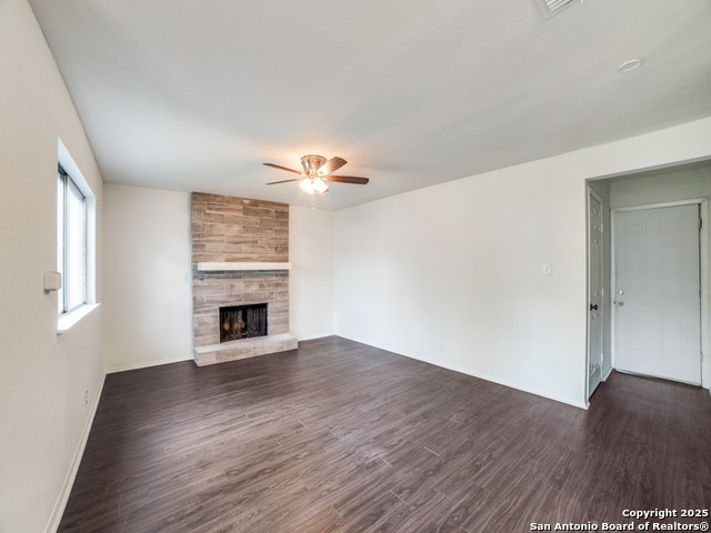 Listing photo id 11 for 5123 Timber Trace