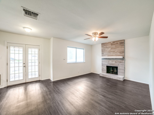 Listing photo id 12 for 5123 Timber Trace