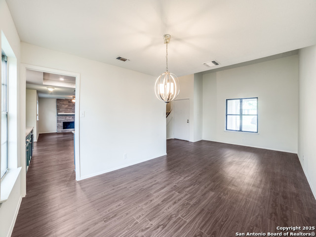 Listing photo id 4 for 5123 Timber Trace
