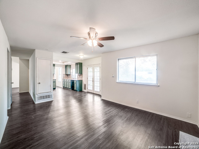 Listing photo id 5 for 5123 Timber Trace