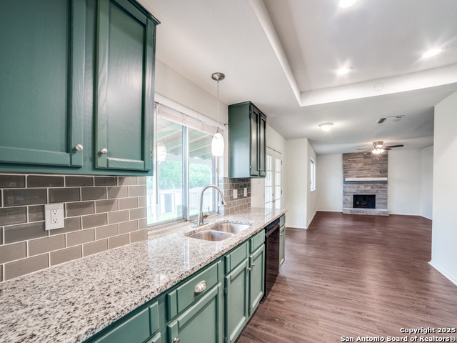 Listing photo id 6 for 5123 Timber Trace