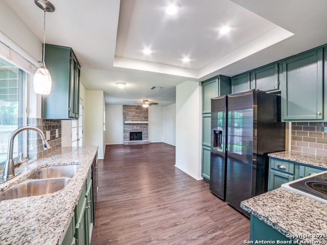 Listing photo id 7 for 5123 Timber Trace