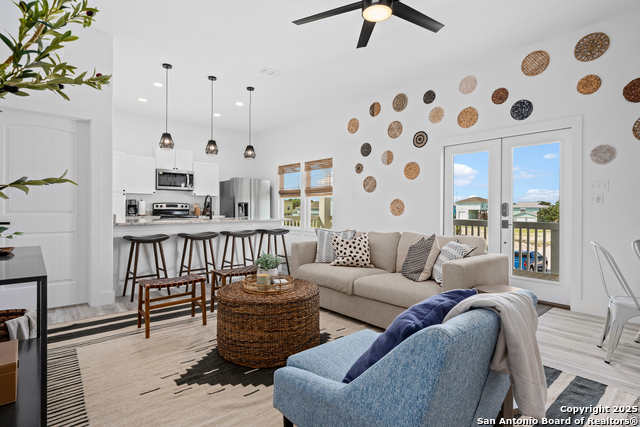 Image 10 of 52 For 203 Paradise Dr