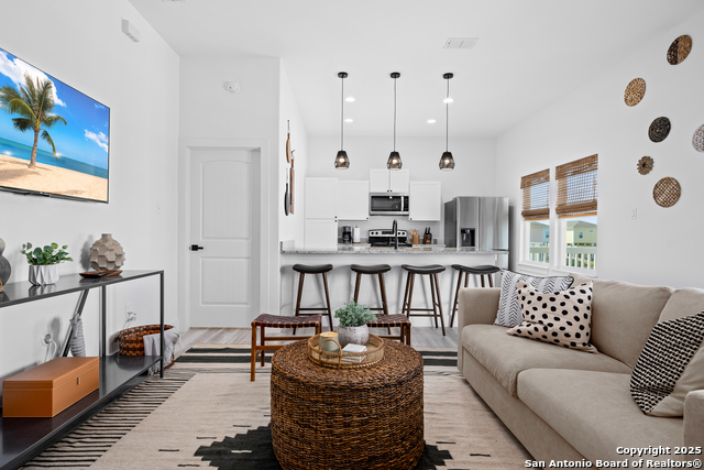 Image 12 of 52 For 203 Paradise Dr