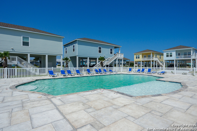 Image 39 of 52 For 203 Paradise Dr