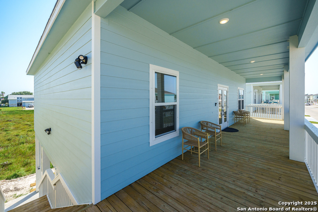 Image 4 of 52 For 203 Paradise Dr