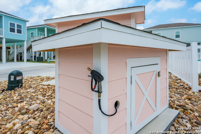 Image 49 of 52 For 203 Paradise Dr