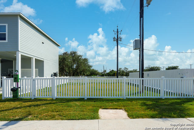 Image 50 of 52 For 203 Paradise Dr