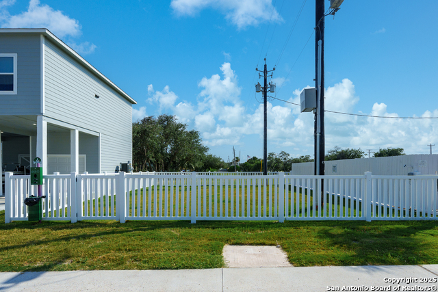 Image 52 of 52 For 203 Paradise Dr