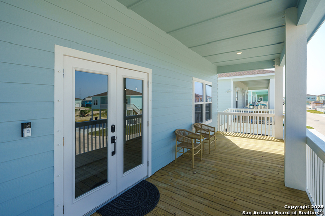 Image 6 of 52 For 203 Paradise Dr