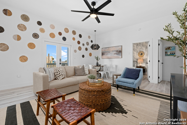 Image 8 of 52 For 203 Paradise Dr