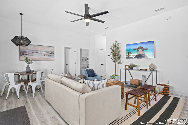 Image 9 of 52 For 203 Paradise Dr
