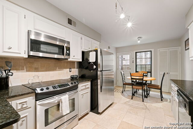 Image 7 of 19 For 7926 Broadway  601