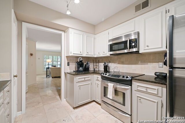 Image 9 of 19 For 7926 Broadway  601