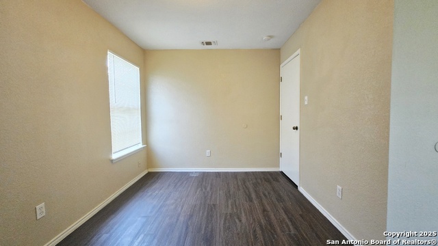 Listing photo id 12 for 1758 Amanda